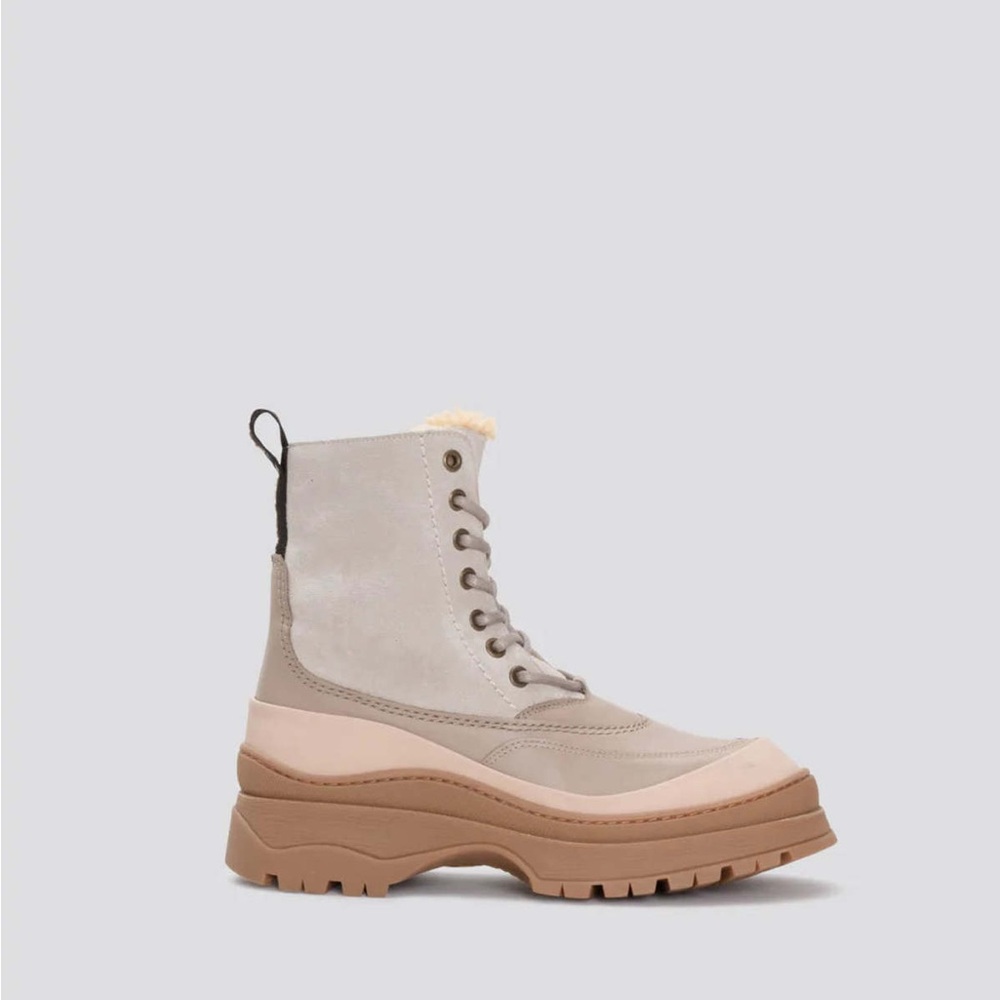 Stylish Beige Women's Boots